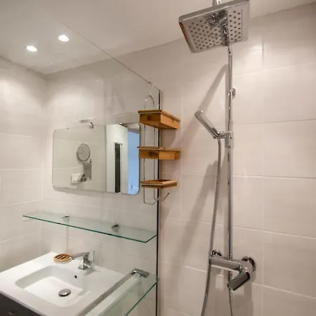 公寓 Guestready - Superb Flat With Balcony In 昂蒂布